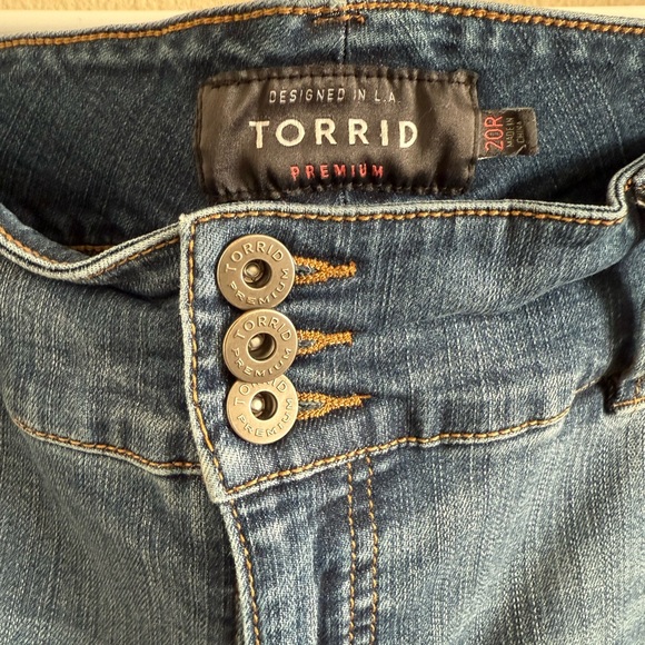Torrid Premium Women's‎ Distressed Blue Denim Jeans w/ Ankle Zippers size 20R - Picture 6 of 7